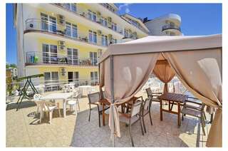 Гостиница Акрополь Витязево Четырехместный номер с балконом-8